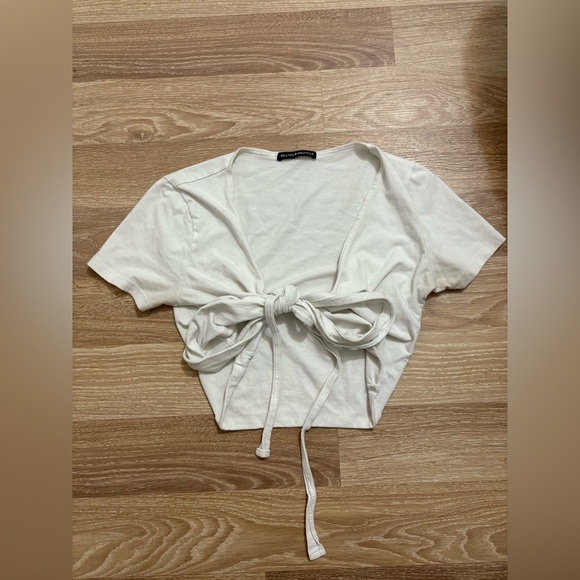 Brandy Melville White Tie-Front Crop Top - Picture 3 of 9